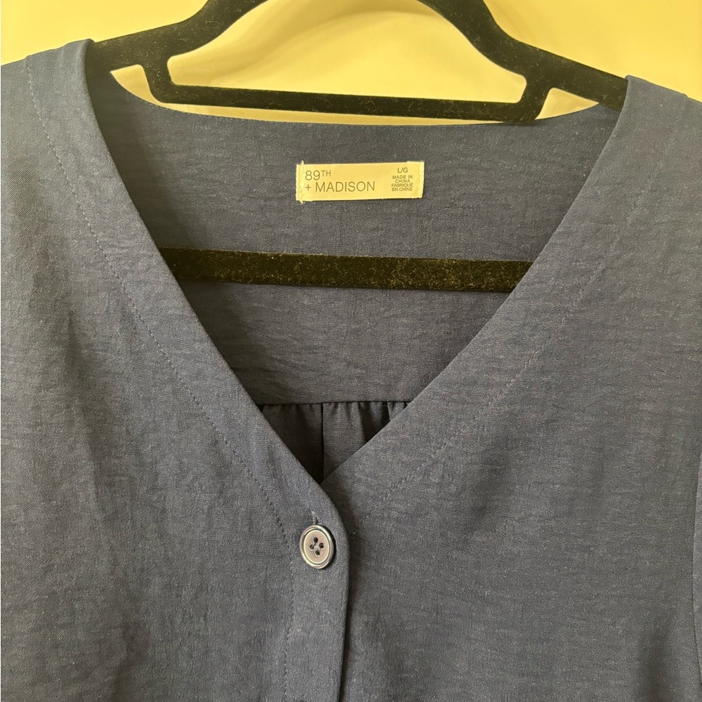 NWT 89th & Madison V-Neck Navy Button-Down Blouse - Large - Picture 3 of 7